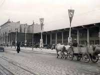 Zagrebački zbor (preteča Zagrebačkog velesajma) preseljen je iz Martićeve ulice na Savsku cestu (prostor današnjega Studentskog centra) 1936. godine